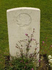 Etaples Military Cemetery - Pue, W H
